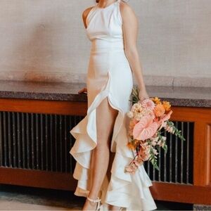 Revolve Bronx and Banco Paros Gown in White
size 4-6 NWT